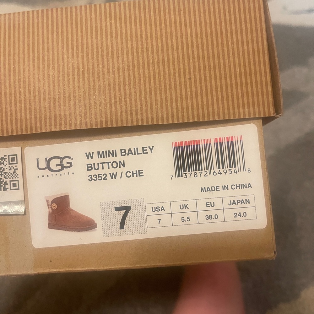 Ugg Mini Bailey Button - image 6